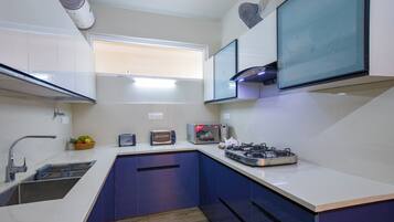 Deluxe Villa, Garden View | Private kitchen