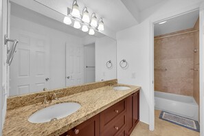 Hair dryer, towels, soap, shampoo - Coastal 2BR Retreat – Walk to the Beach (Lauderdale-by-the-Sea)