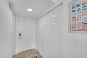 Interior - Coastal 2BR Retreat – Walk to the Beach (Lauderdale-by-the-Sea)