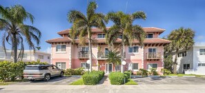 Exterior - Coastal 2BR Retreat – Walk to the Beach (Lauderdale-by-the-Sea)