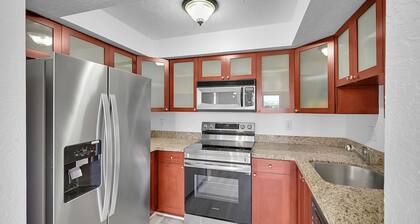 Coastal 2BR Retreat â Walk to the Beach