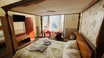Deluxe Room, Sea View | Iron/ironing board, free WiFi