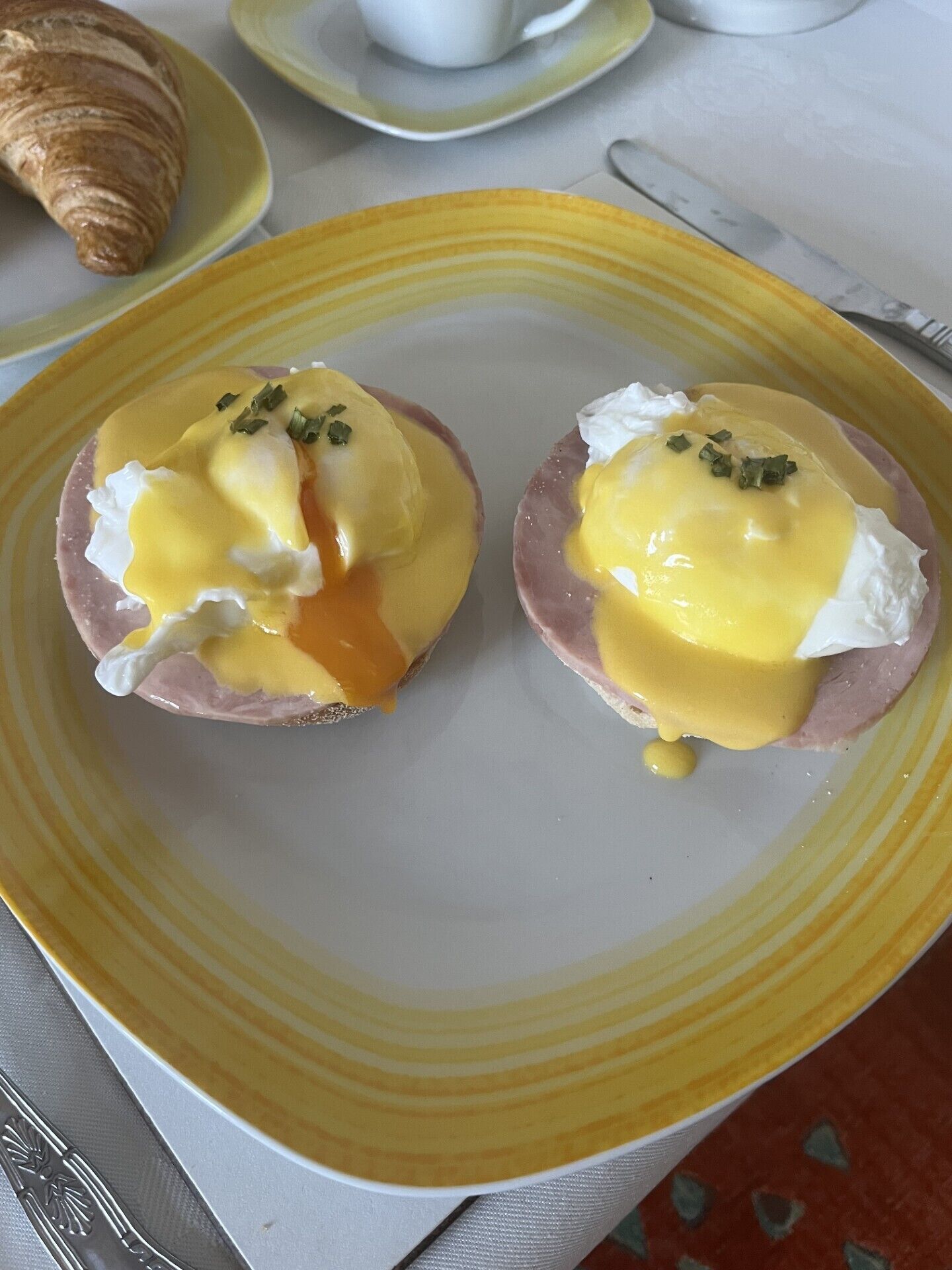 Free daily cooked-to-order breakfast 