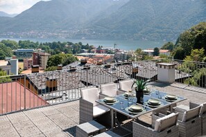 Outdoor dining - Holiday Home 'Villa Cielo Lake Como' with Lake View, Private Terrace and Wi-Fi (Como)
