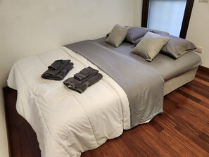 5 chambres, fer et planche à repasser, Wi-Fi, draps fournis