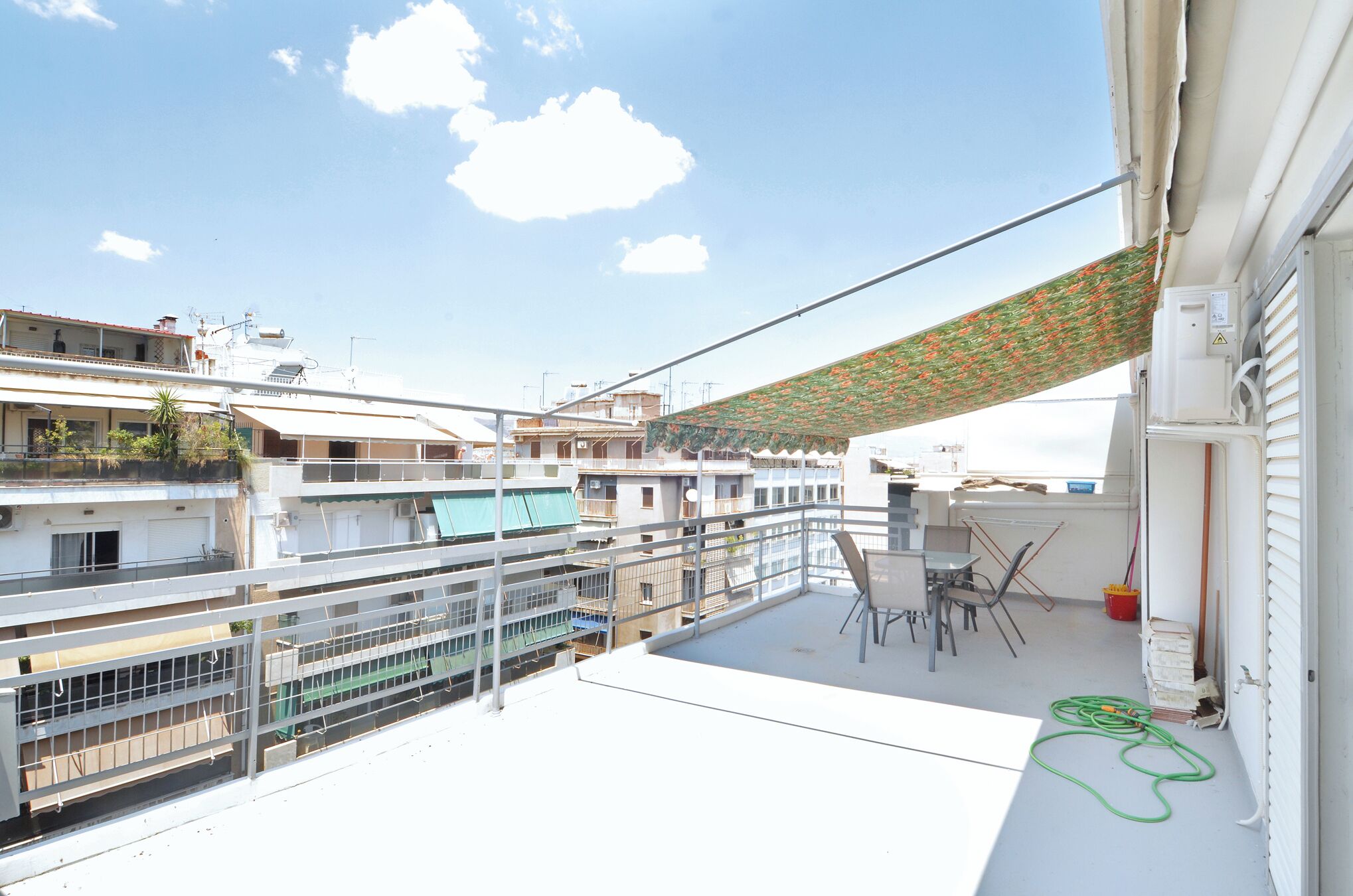 アパートメント バルコニー シティビュー | 屋外ダイニングエリア