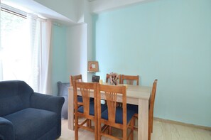Dining - A cute & comfortable 2 bedroom apartment (Piraeus)
