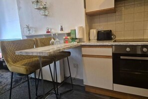 Private kitchen - Glams one bedroom apartment (Wolverhampton)