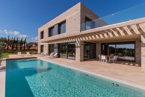 Exterior - Messinian Nest (Pylos-Nestoras)