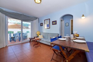 Apartment | Dining - Sunny Haven at the Village Square (Palafrugell)