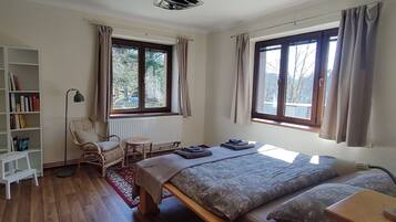 2 bedrooms, desk, iron/ironing board, travel crib