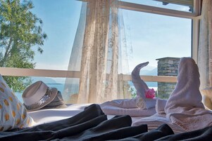Villa, piscina privada, vistas al lago | Cortinas opacas, tabla de planchar con plancha, wifi gratis