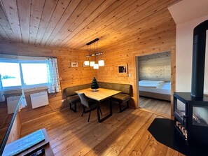 2 bedrooms, iron/ironing board, free WiFi, bed sheets - Forest chalet at the Eichhof (Natters)