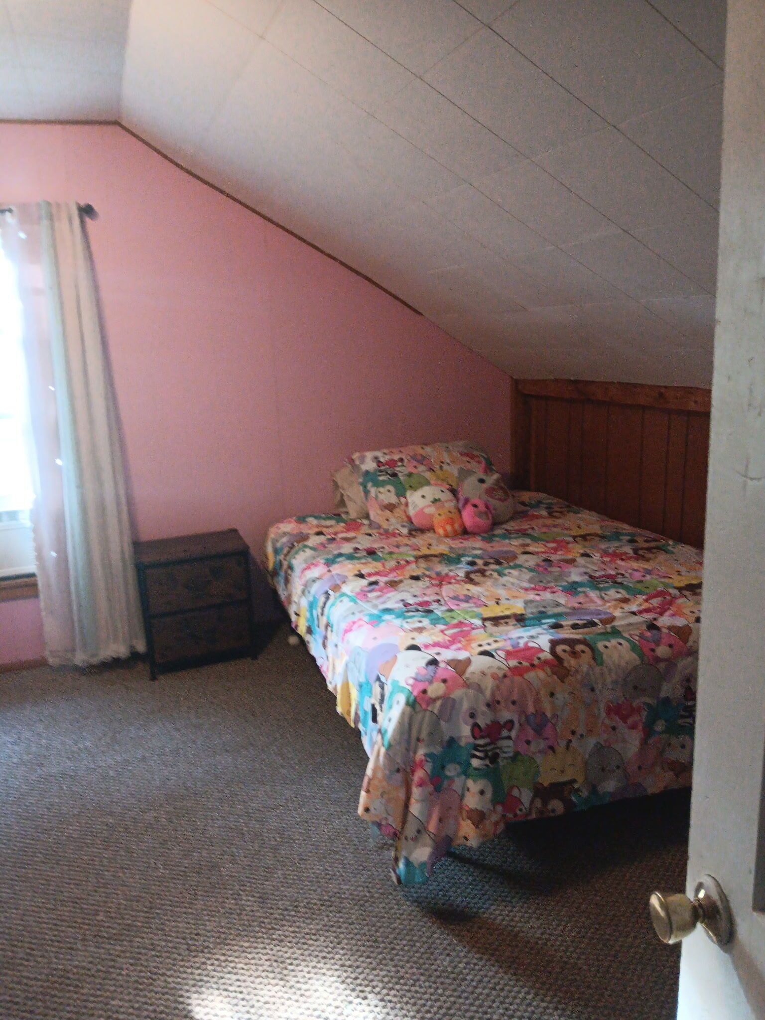 3 bedrooms, desk, WiFi (free), bed sheets