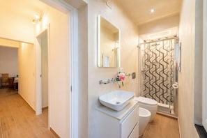 Family Apartment, Multiple Bedrooms (Vico Trau B Sestri Ponente) | Bathroom | Shower, hair dryer, bidet, towels - Vico Trau Sestri Ponente Apartments (Genoa)