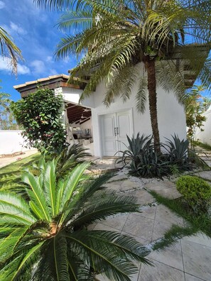 المنطقة المحيطة بالمنشأة