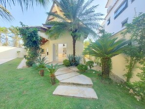 Exterior - Spacious house with pool in Guarujá, Jardim Virgínia neighborhood. (Guarujá)