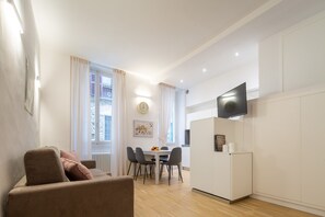 Living area - Bargello Modern by Mmega (Florence)