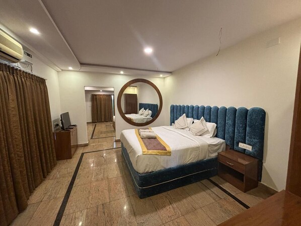 Family Suite, Pool View - bella ciao resort (Bangalore)