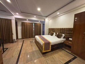 Blackout curtains, soundproofing, iron/ironing board, free WiFi - bella ciao resort (Bangalore)