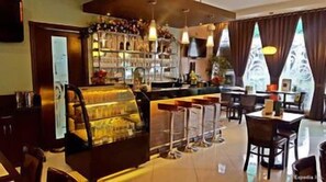 Bar (on property) - Avitel Hotel (Makati)