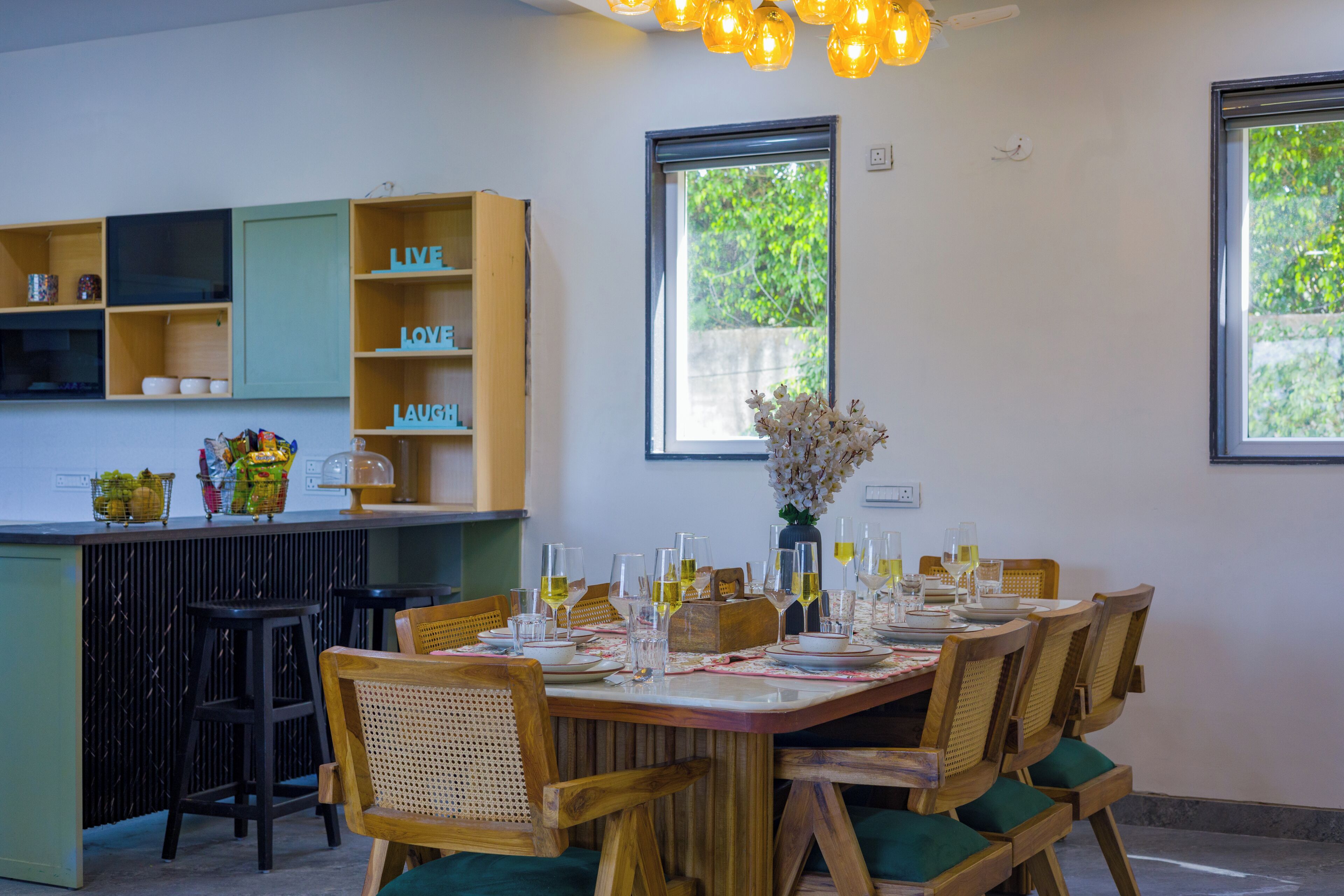 Deluxe Villa, Balcony, Garden View | Dining