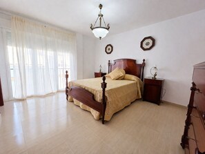2 bedrooms, iron/ironing board, WiFi, bed sheets - Atico Mercurio Conil (conil de la frontera)