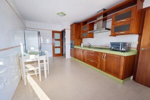Fridge, microwave, oven, coffee/tea maker - Atico Mercurio Conil (conil de la frontera)