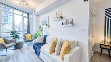 City Studio Suite, 1 Double Bed with Sofa bed | Living area