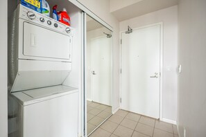 Living area - The Ivory Hotel and Suites (Toronto)