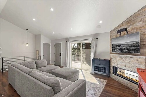 Cozy Spacious 4BD Modern Mountain Home