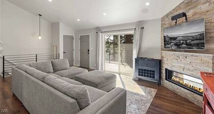 Cozy Spacious 4BD Modern Mountain Home