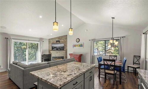 Cozy Spacious 4BD Modern Mountain Home