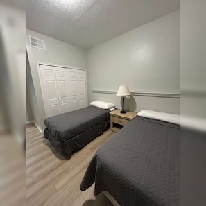 Room - 2-bedroom apartment in lovely Orlando with AC and comfort (Orlando)