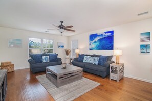 TV - TB 36B-Beachy 3-Bed Condo with Pools & Golf Views Dog Friendly (Pawleys Island)