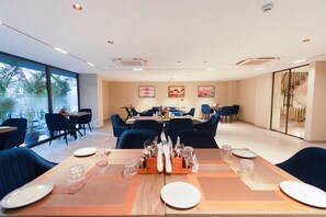 Restaurant - Grand Continent Hotel, Sector 45, Gurugram (Gurugram)