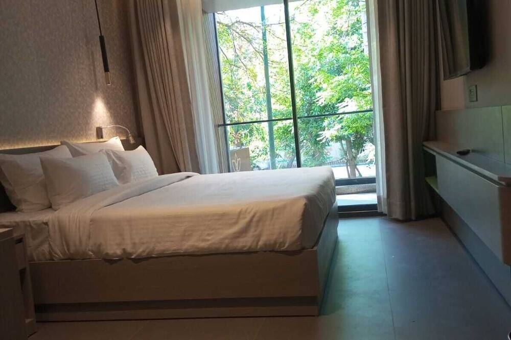 Grand Continent Hotel, Sector 45, Gurugram