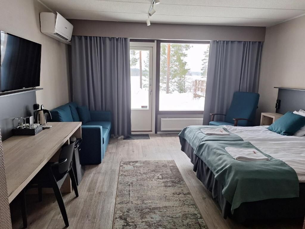 Superior Twin Room, Patio, Lake View | Iron/ironing board, wheelchair access