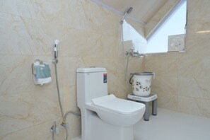 Haartrockner, HandtĂŒcher, Seife, Toilettenpapier