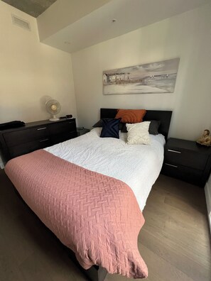 2 bedrooms, iron/ironing board, WiFi, bed sheets - Monthly rentals only in the center of old Quebec City (Québec)