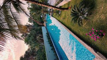 Suite Deluks, pemandangan danau | Kolam renang