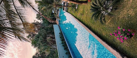 Suíte luxo, vista para o lago | Piscina