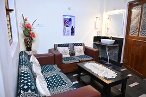 Living area - Shri Jee Kunj Homestay (Varanasi)