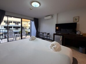 Presidential Studio Suite, Pool View | Premium bedding, down comforters, memory foam beds, in-room safe - Karon Place (Karon)