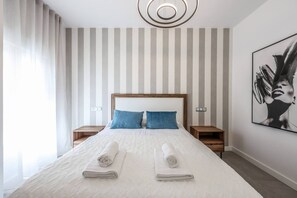 Desk, iron/ironing board, WiFi, bed sheets