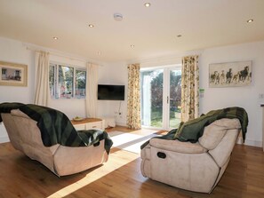 Living area - Snowdrop Cottage (Maidstone)