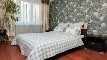 Classic-Apartment, 1 Queen-Bett und Schlafsofa, Nichtraucher, Balkon | Laptopgeeigneter Arbeitsplatz, Bügeleisen/Bügelbrett, kostenloses WLAN