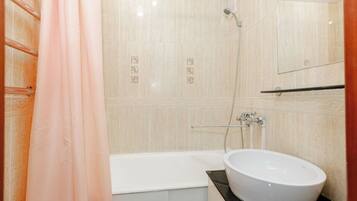 Classic Apartment, 1 Katil Ratu (Queen) dengan Katil Sofa, Non Smoking, Balcony | Bilik Mandi