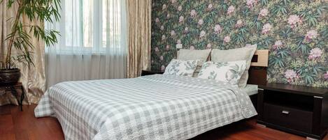 Classic Apartment, 1 Queen Bed with Sofa bed, Non Smoking, Balcony