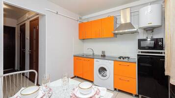Classic Apartment, 1 Katil Ratu (Queen) dengan Katil Sofa, Non Smoking, Balcony | Dapur peribadi